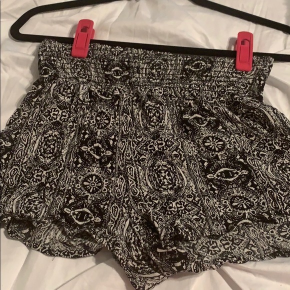 Black and white print LA hearts shorts - Picture 1 of 3